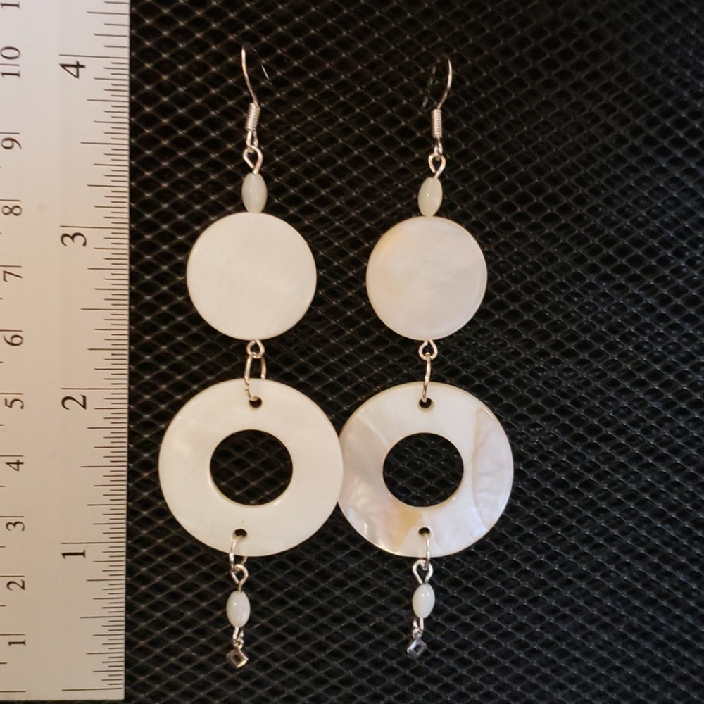3/$20 | Shell dangle earrings - Picture 5 of 5